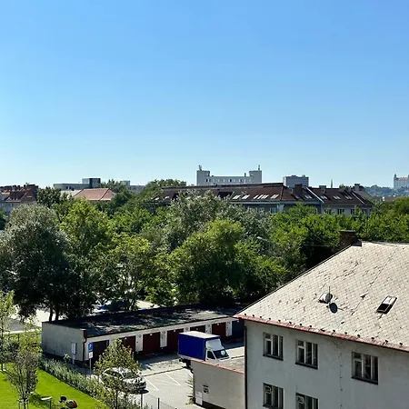 Novy V Centre, Vyhlad Na Hrad Bratislava